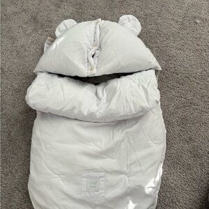 7AM Enfant White Baby Pod